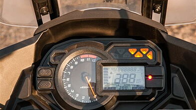Kawasaki Versys 1000 Price, Images, Colours, Mileage & Reviews | BikeWale